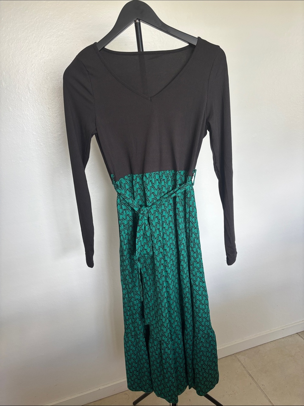 Black & Teal Patterned Long Sleeve V-Neck Dress with Waist Tie